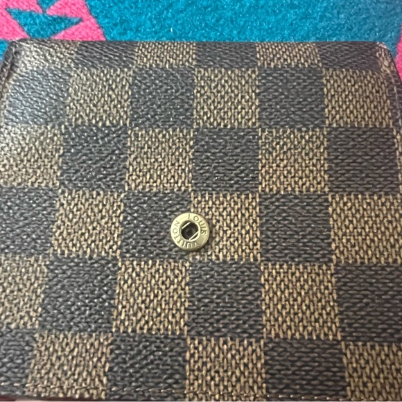 LV Damier double snap wallet ( missing snap, rubs) - Picture 9 of 12